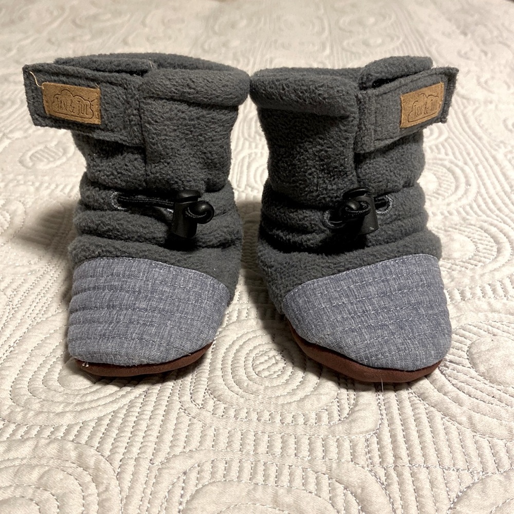Jan & Jul Grey Stay-Put Cozy Booties Size S (EUC)